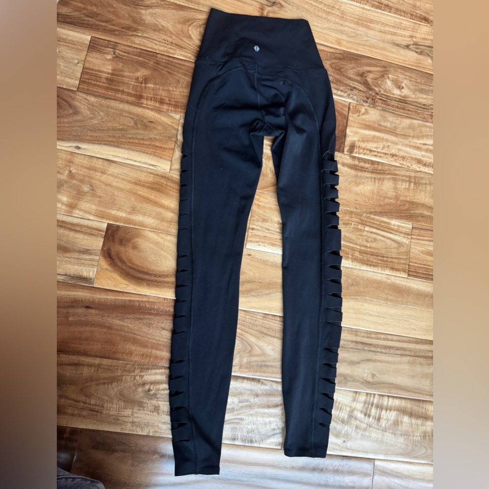 Tavi Noir High-Waisted Black Leggings with Cutout Side Detailing - Picture 2 of 9